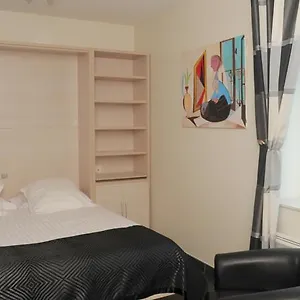 https://aux-jardins-de-lisle.hotels-rhonealpes.com